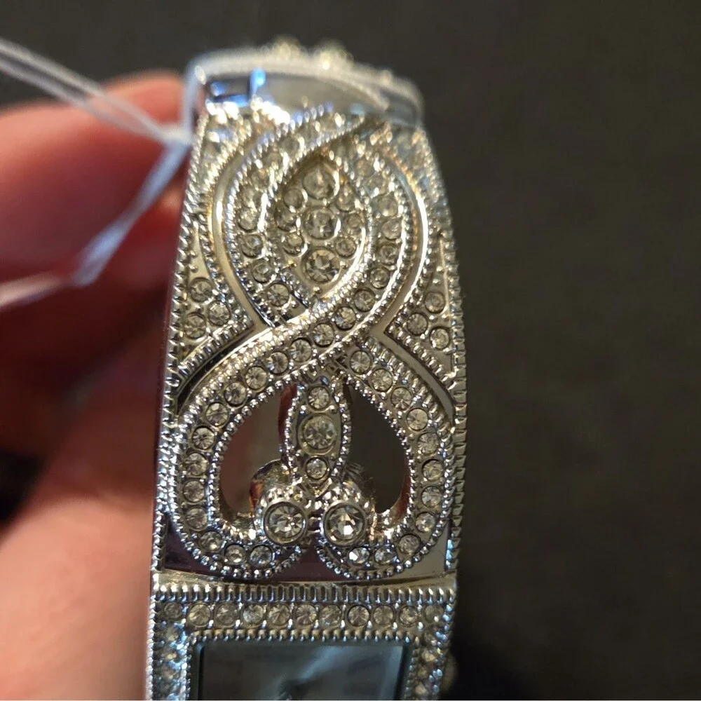 Isaac Mizrahi Live Women's Quartz Wristwatch Silver Roman Numerals Bracelet